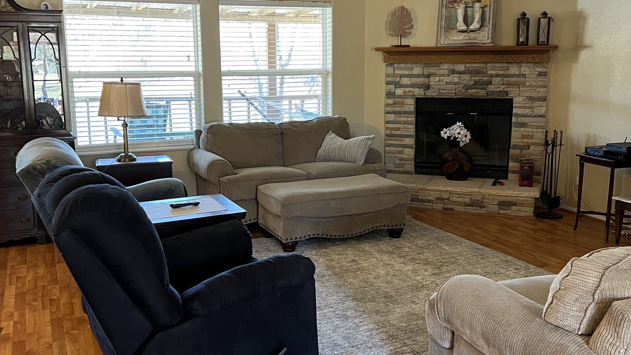 Photo of Livingroom in Zavalla
