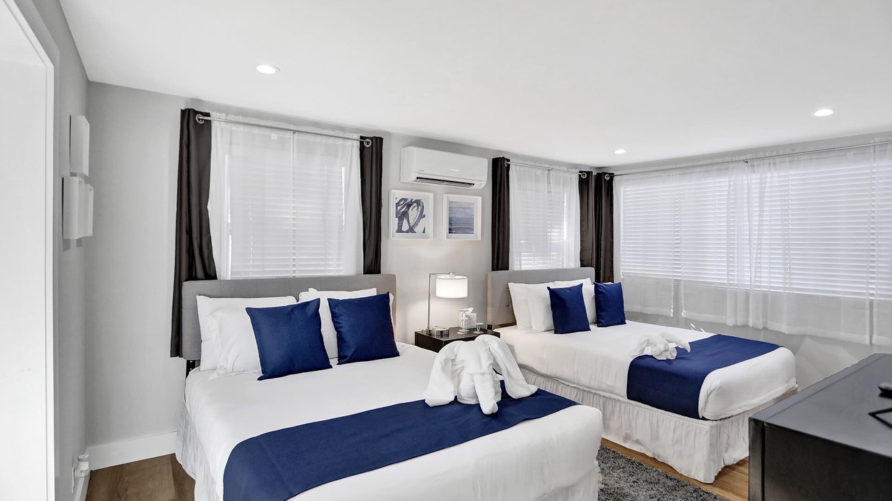 Photo of Bedroom in Hollywood Lakes