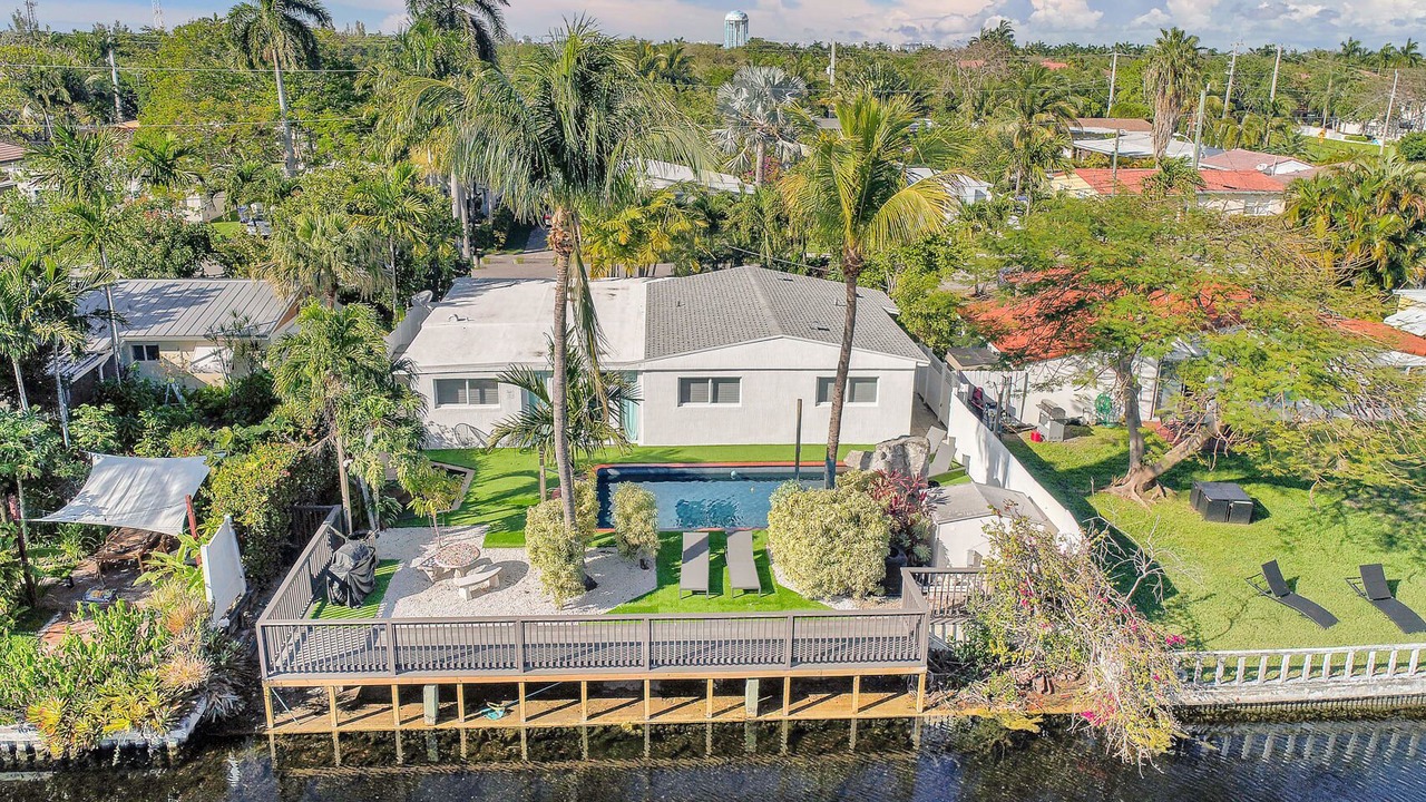 Photo of Outdoor in Hollywood Lakes