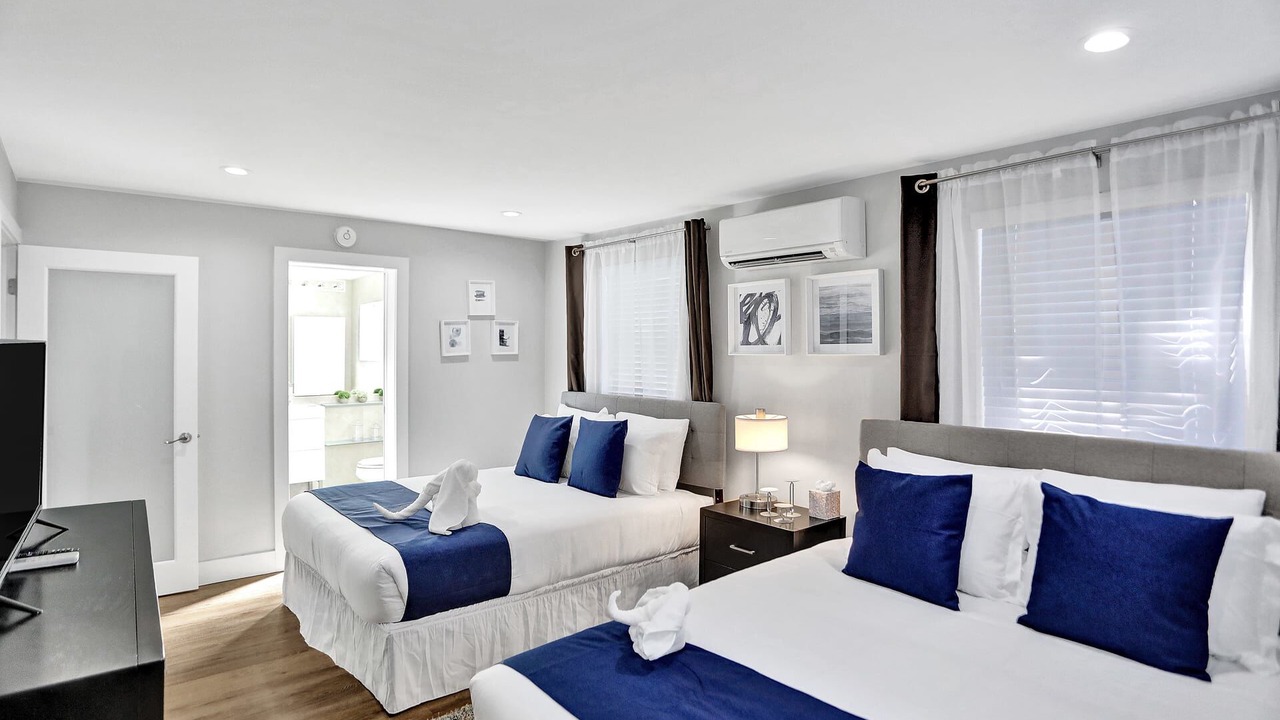 Photo of Bedroom in Hollywood Lakes