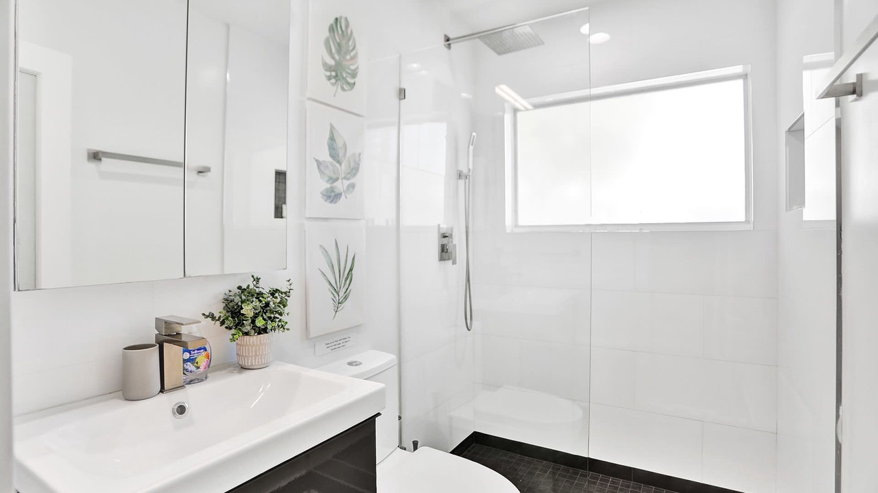 Photo of Bathroom in Hollywood Lakes