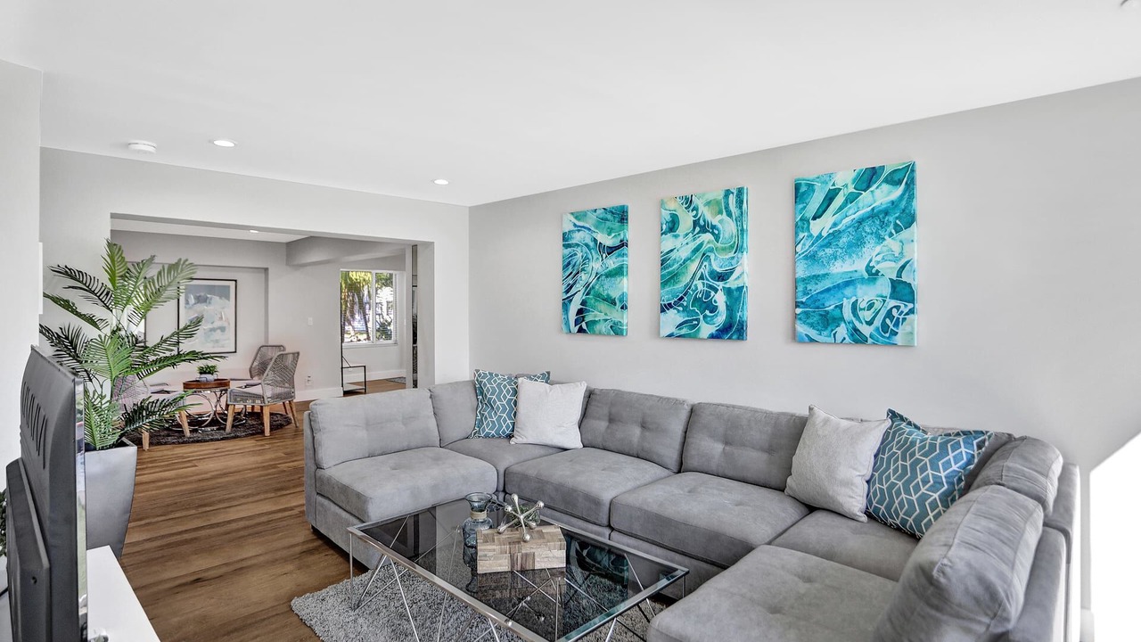 Photo of Livingroom in Hollywood Lakes