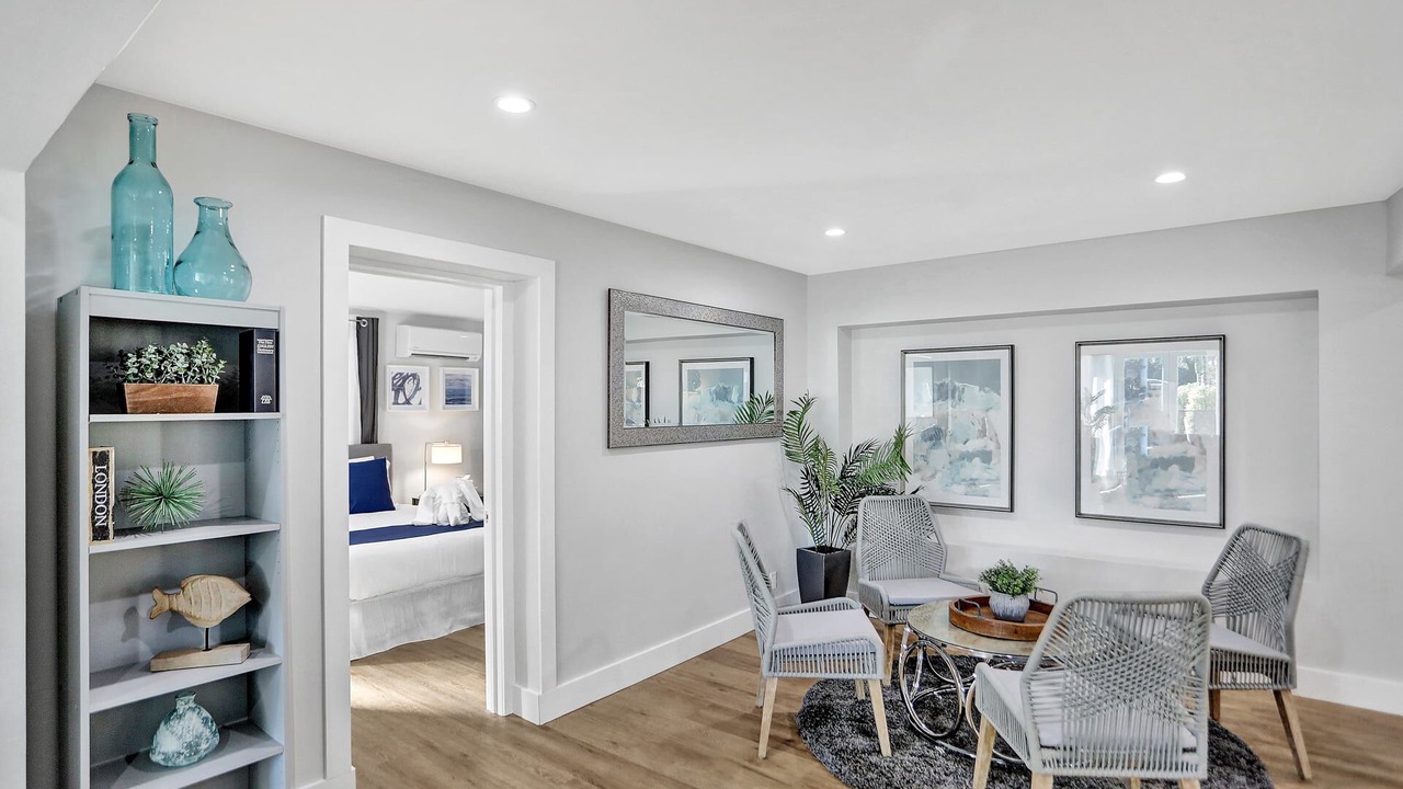 Photo of Bedroom in Hollywood Lakes