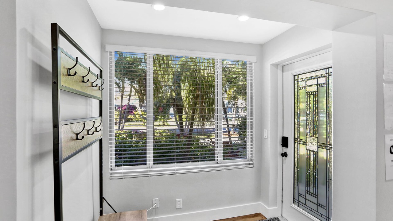 Photo of Others in Hollywood Lakes