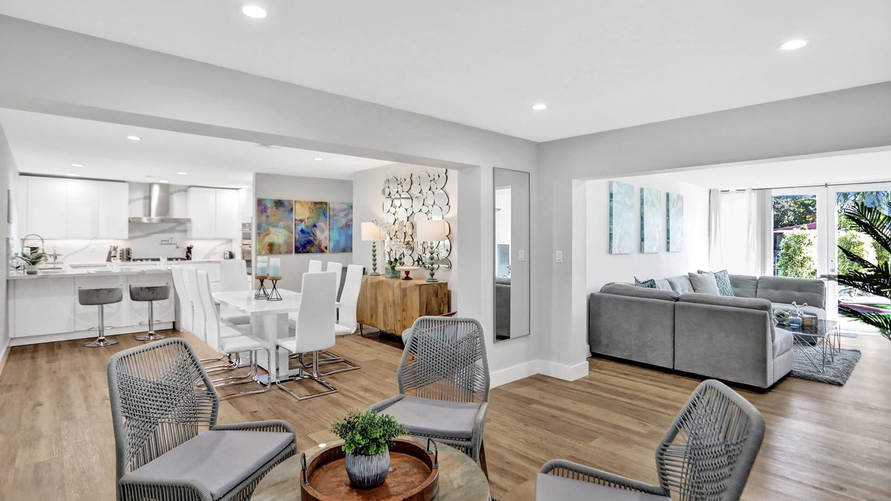 Photo of Livingroom in Hollywood Lakes