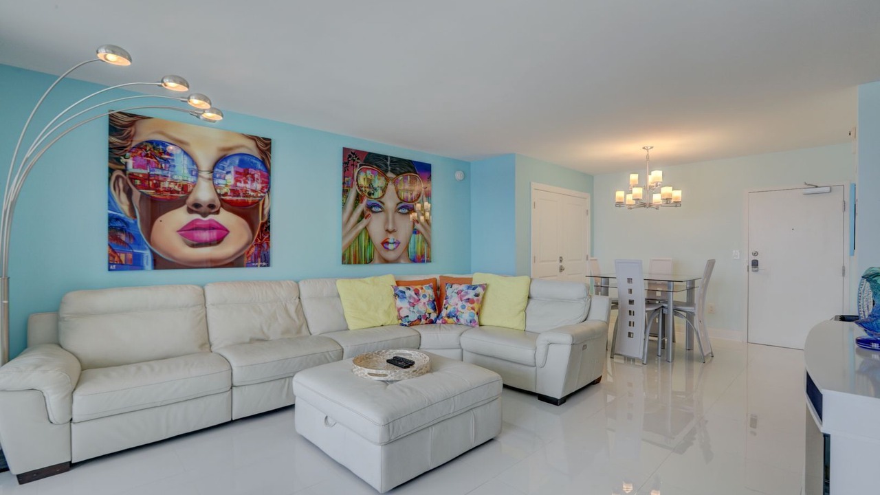 Photo of Livingroom in Galt Mile