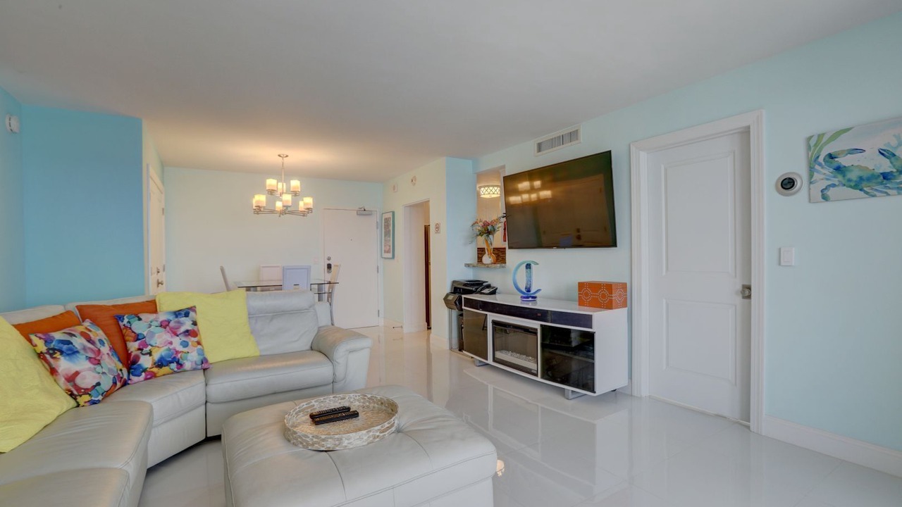 Photo of Livingroom in Galt Mile