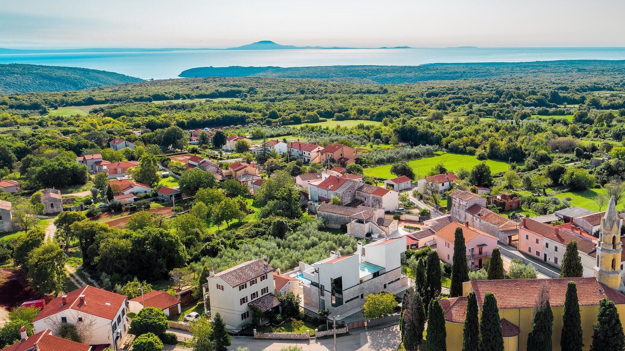 Photo of Others in Valtura