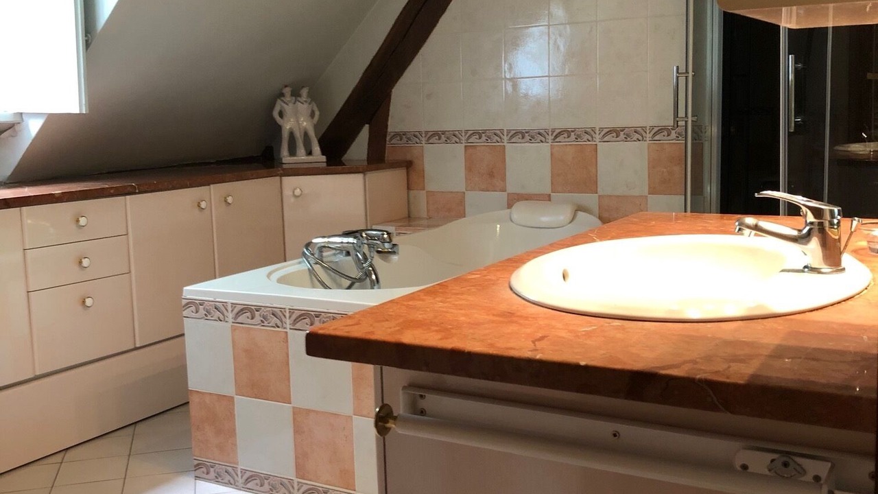 Photo of Bathroom in Cauge
