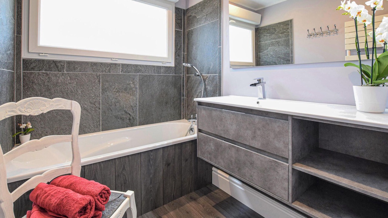 Photo of Bathroom in Saint-Martin-aux-Buneaux