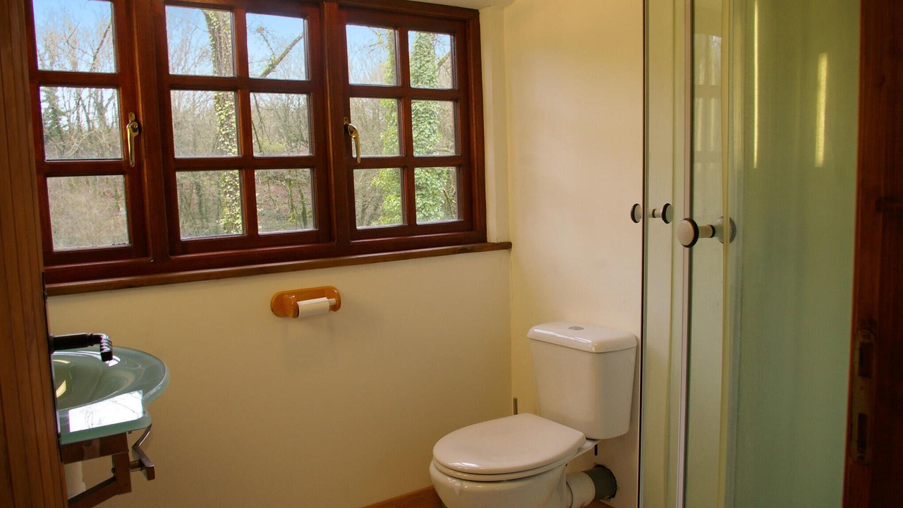 Photo of Bathroom in Guern
