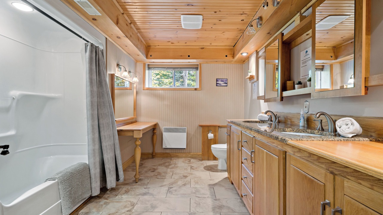 Photo of Bathroom in Lac Superieur Village