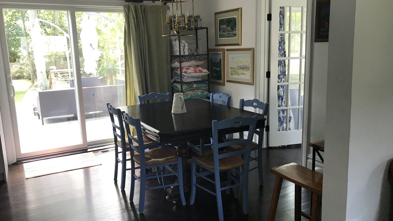 Photo of Livingroom in Hampton Bays