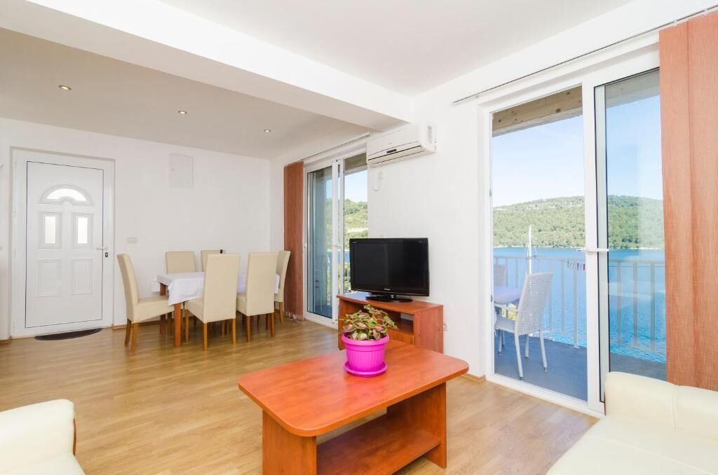 Photo of Livingroom in Polace