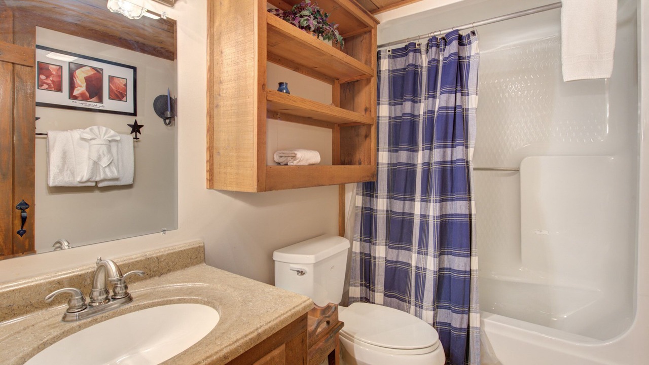 Photo of Bathroom in Cosby