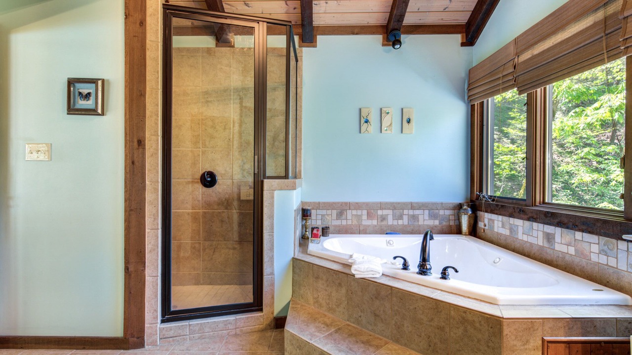 Photo of Bathroom in Cosby