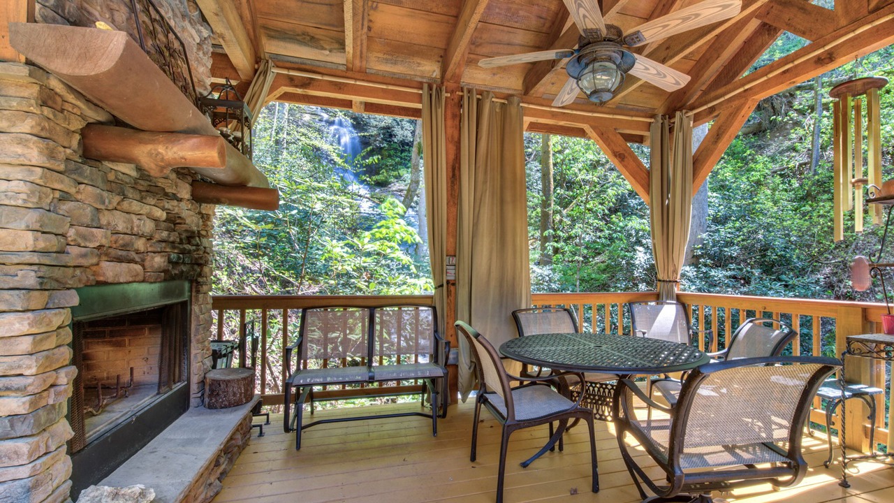 Photo of Livingroom in Cosby