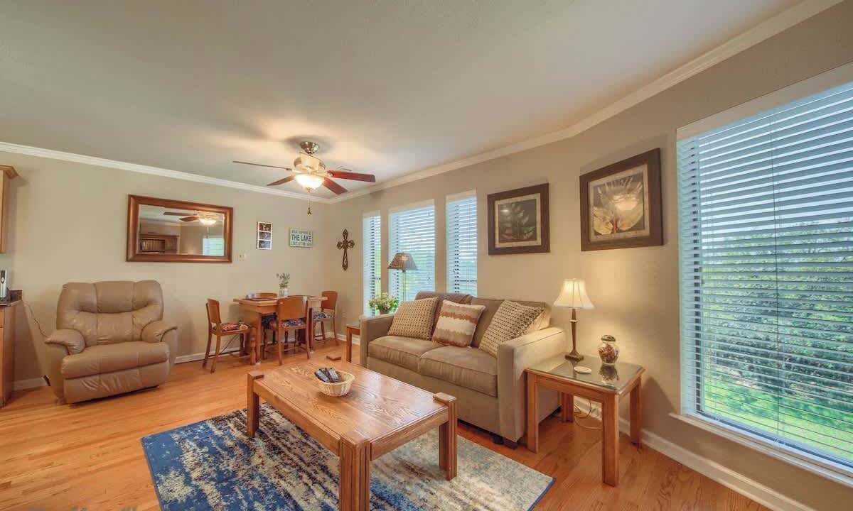 Photo of Livingroom in Canyon Lake