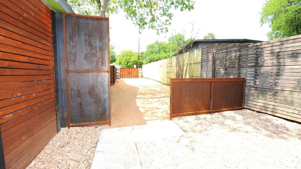 Photo of Outdoor in Chestnut