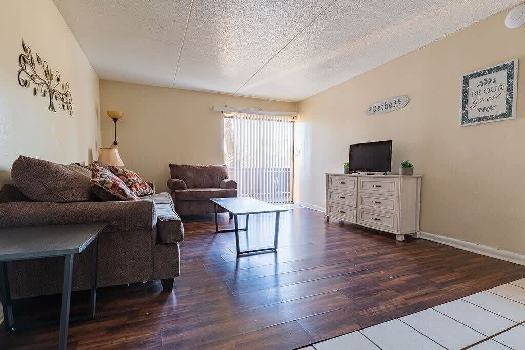 Photo of Livingroom in East Ridge