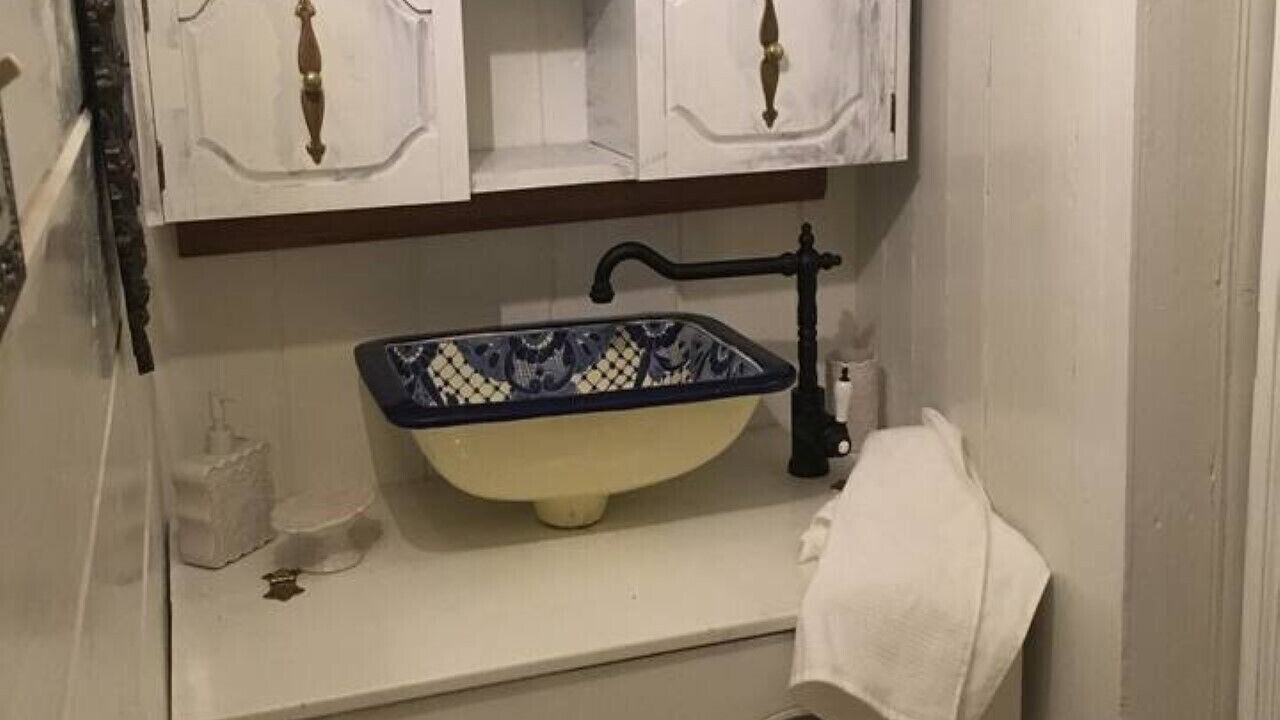 Photo of Bathroom in Downtown Niagara Falls