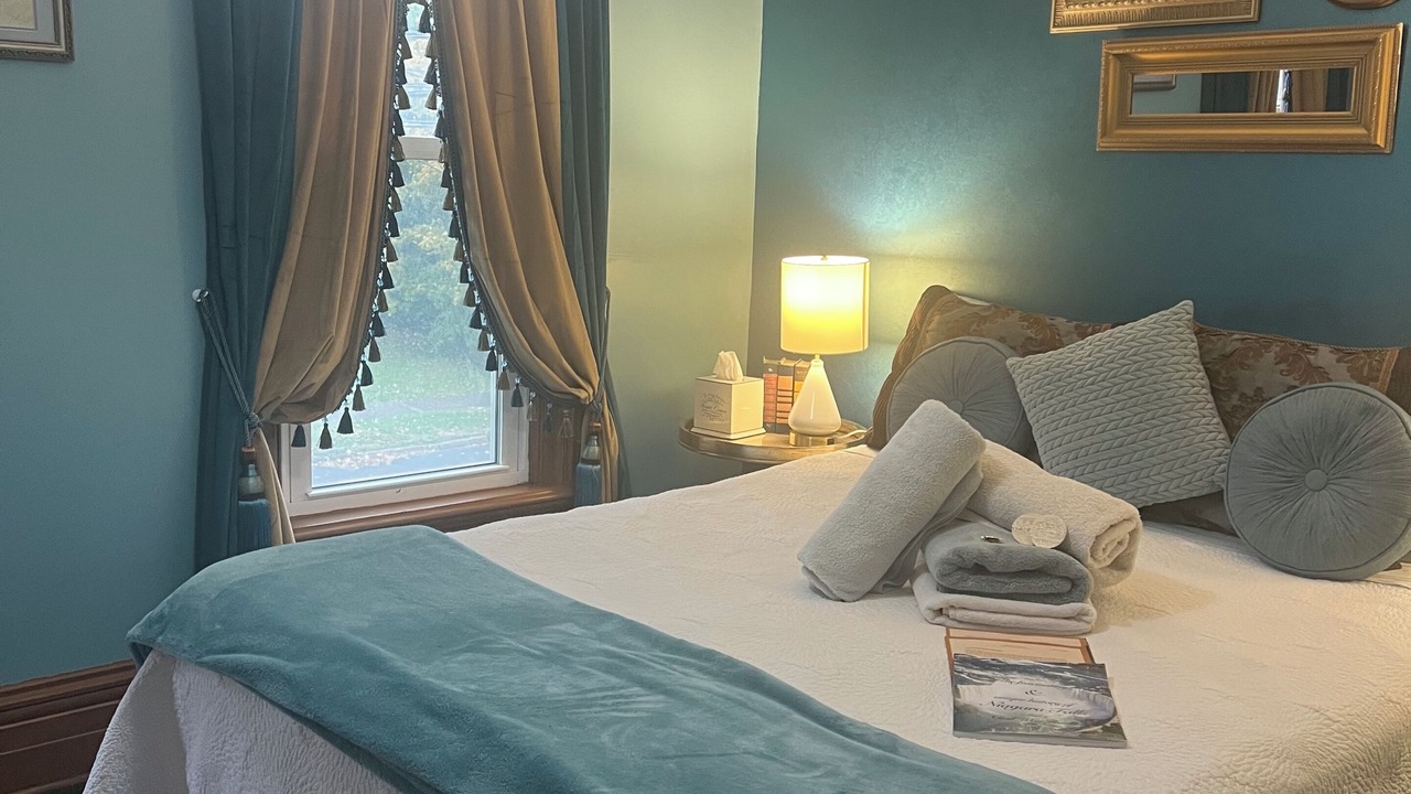 Photo of Bedroom in Downtown Niagara Falls