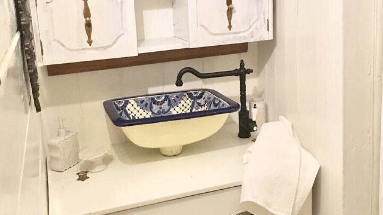 Photo of Bathroom in Downtown Niagara Falls