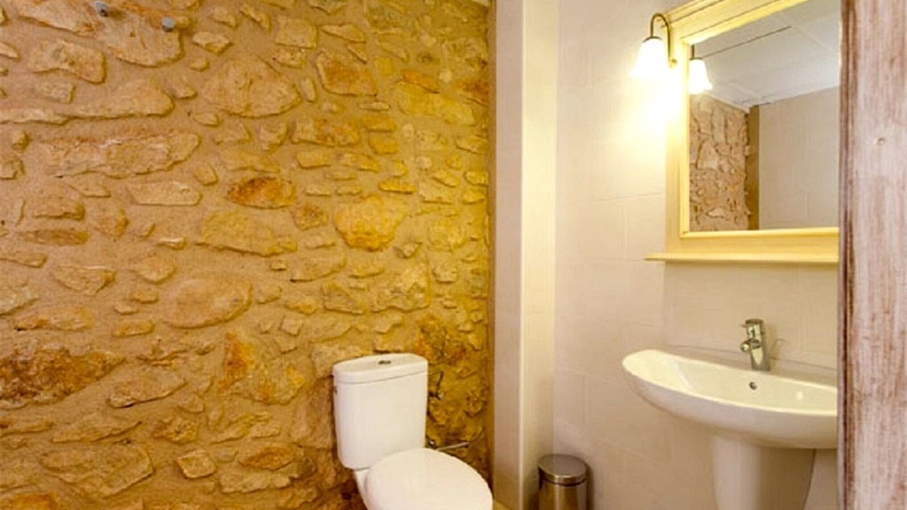 Photo of Bathroom in Pals