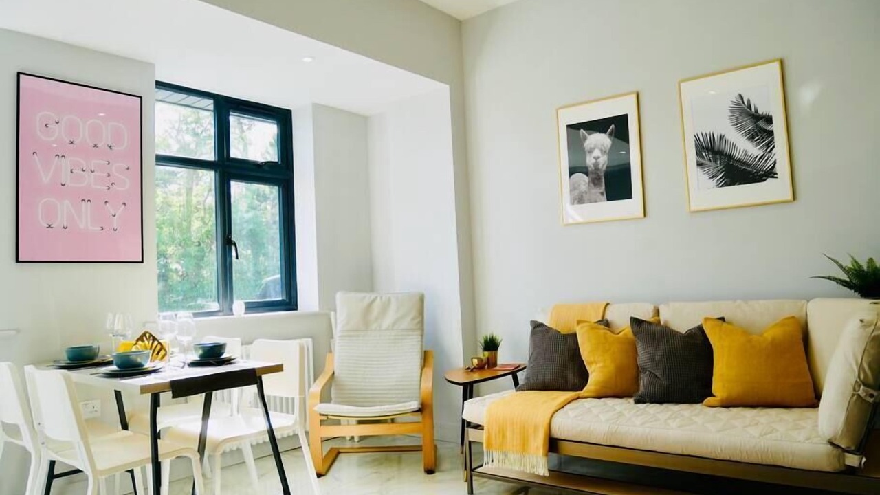 Photo of Livingroom in Canford Cliffs