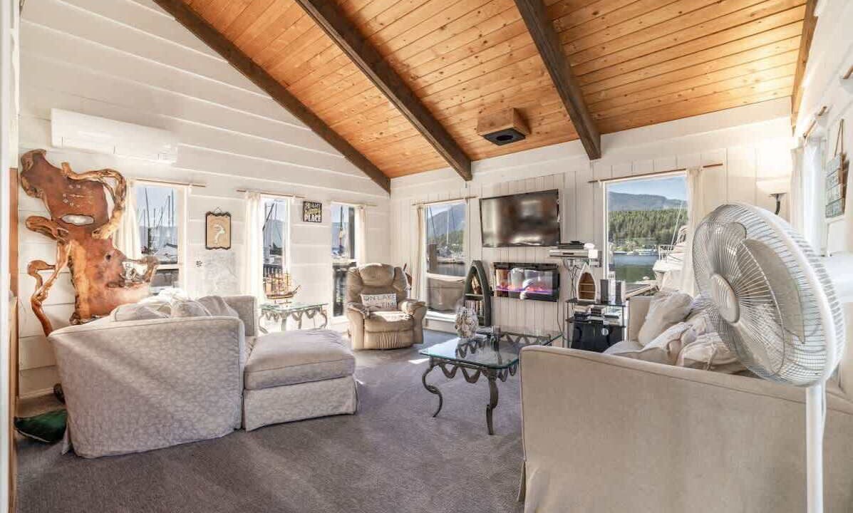 Photo of Livingroom in Bayview