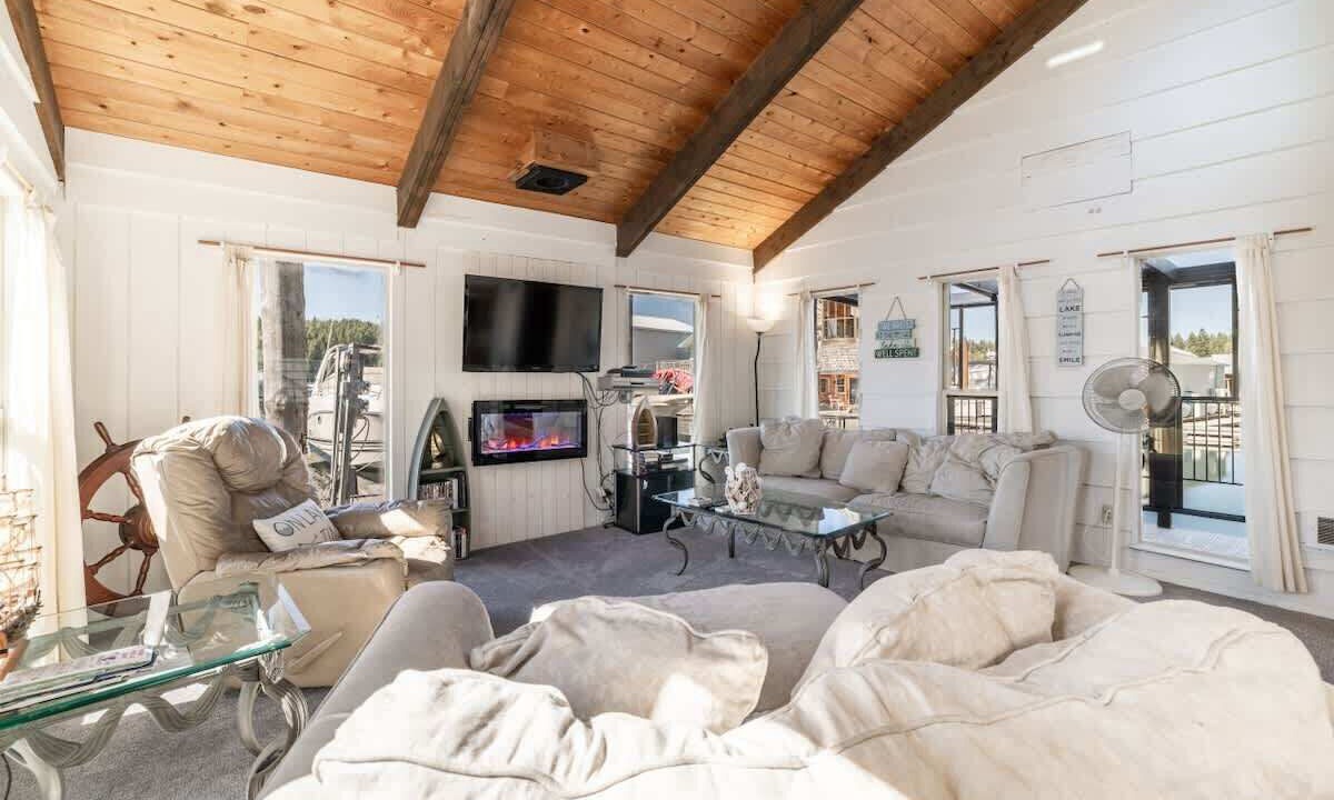 Photo of Livingroom in Bayview
