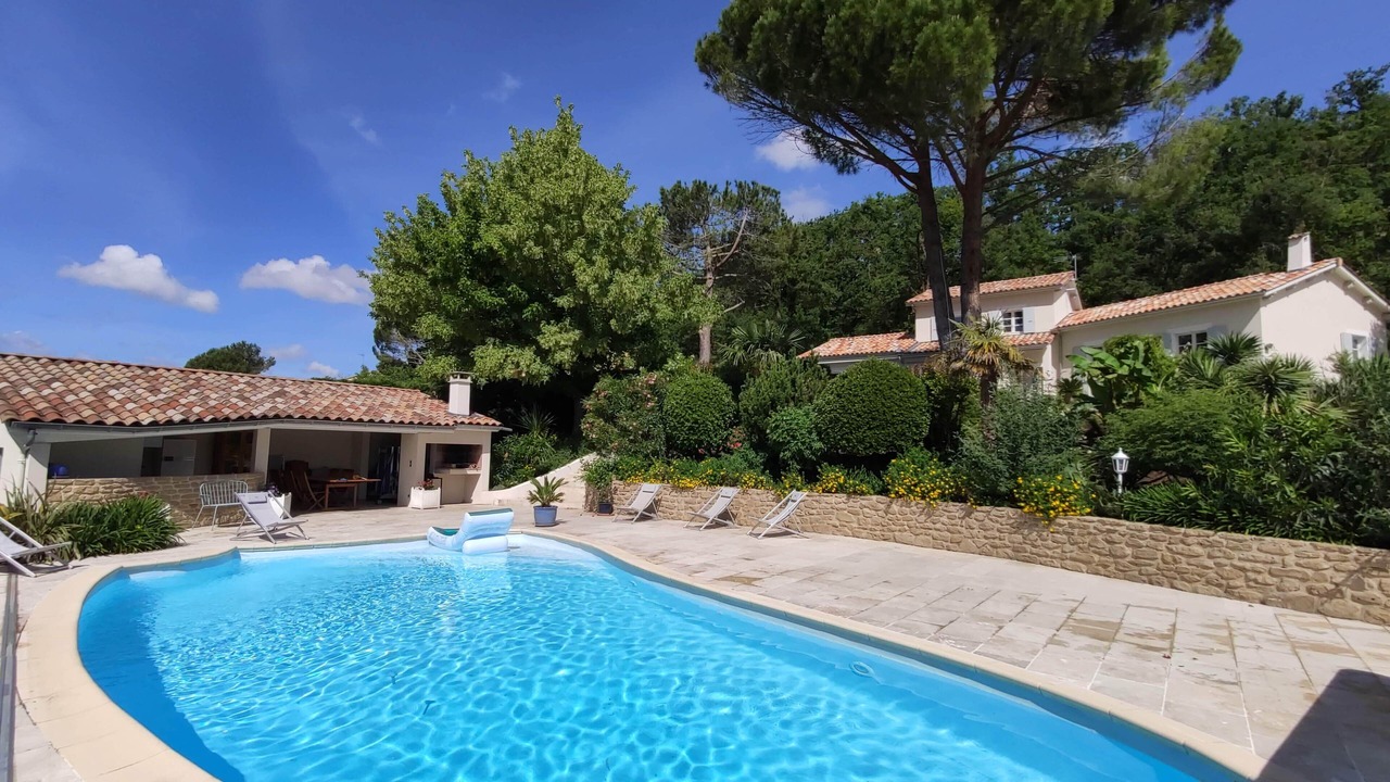 Photo of Outdoor in Mours-Saint-Eusebe