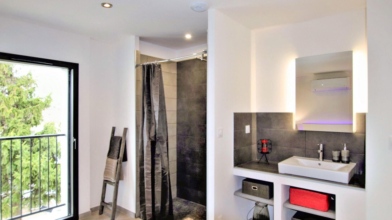 Photo of Bathroom in Salon-de-Provence