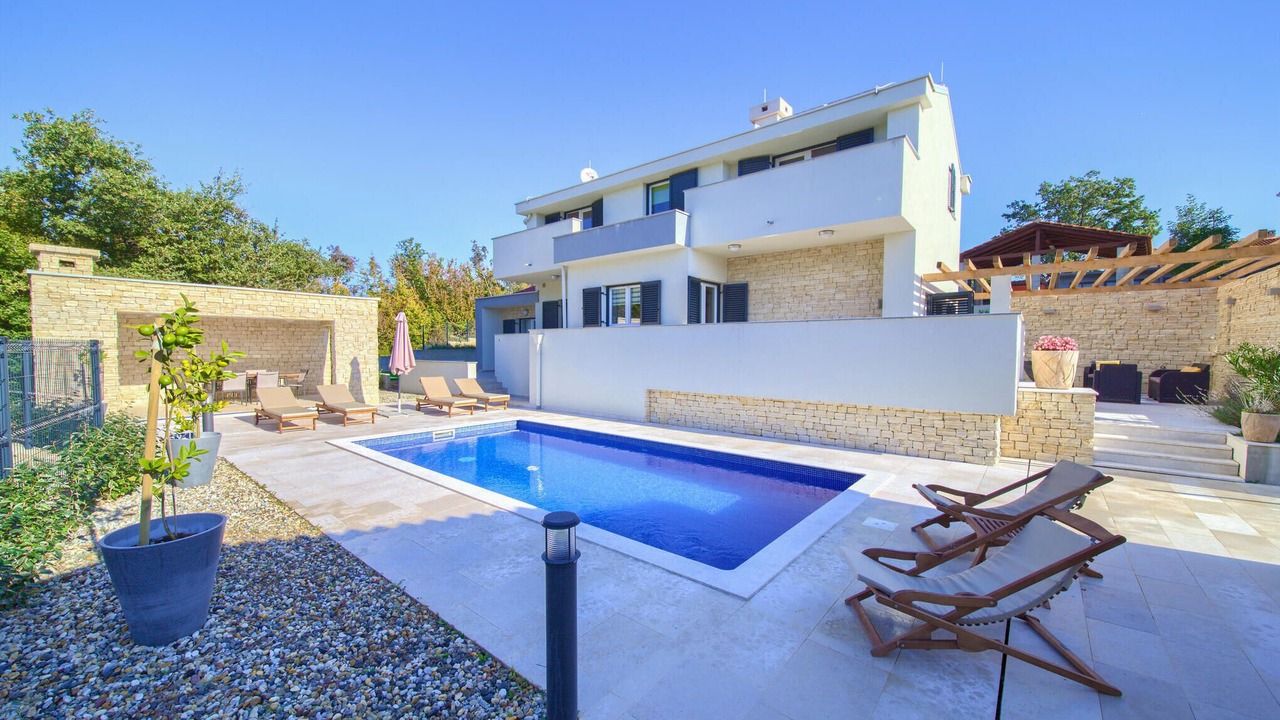 Photo of Outdoor in Risika