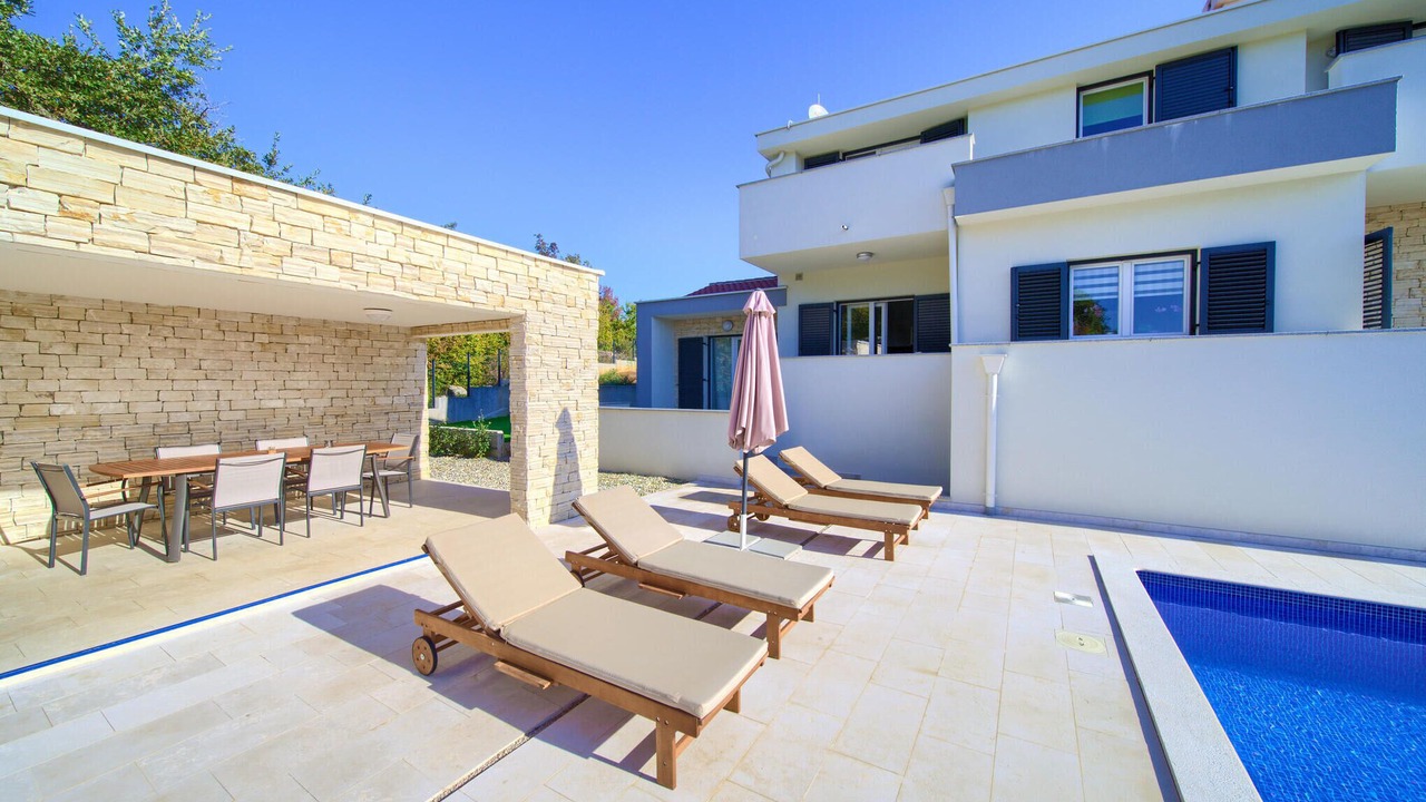 Photo of Outdoor in Risika