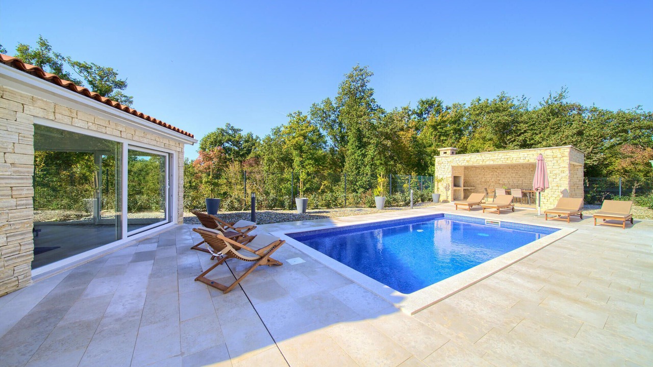 Photo of Outdoor in Risika