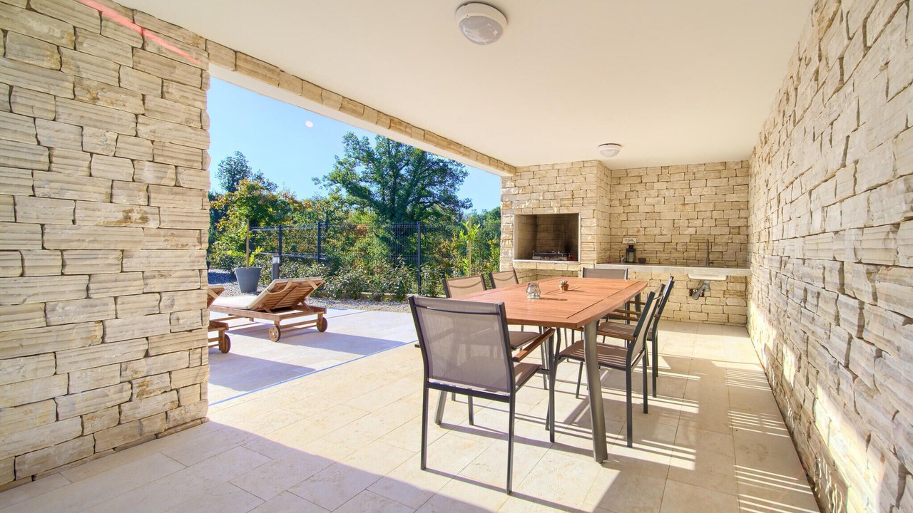 Photo of Outdoor in Risika