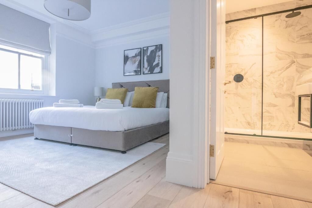 Photo of Bedroom in Queen's Gate