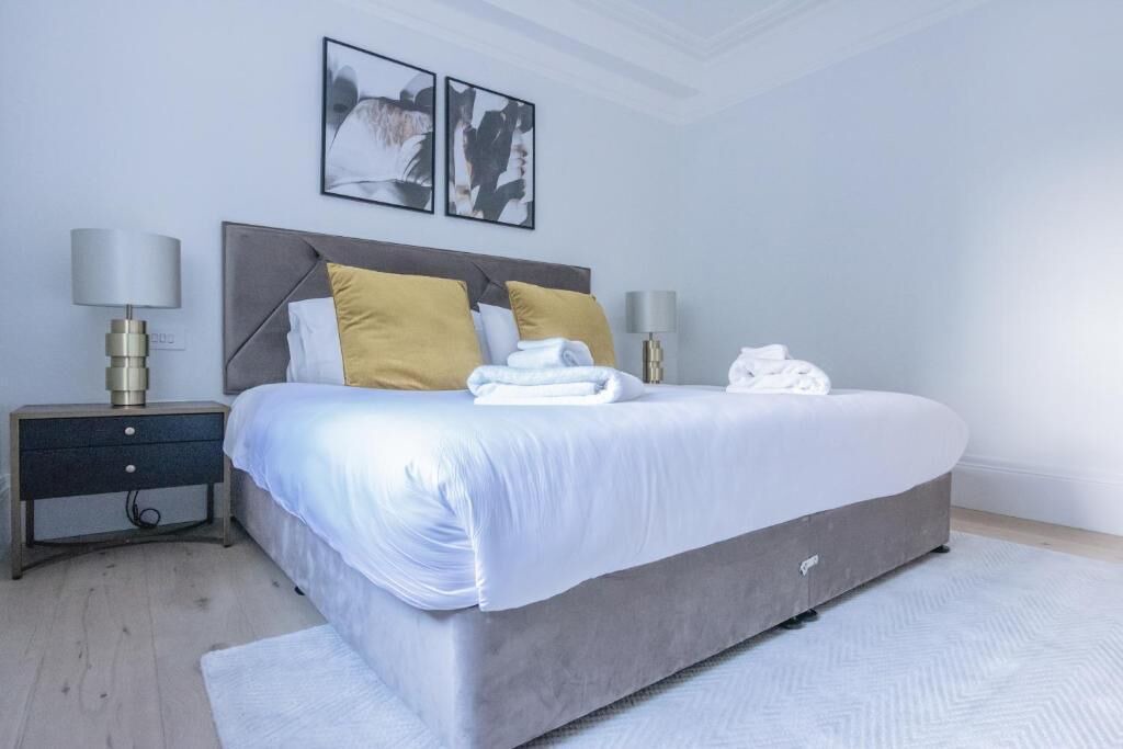 Photo of Bedroom in Queen's Gate