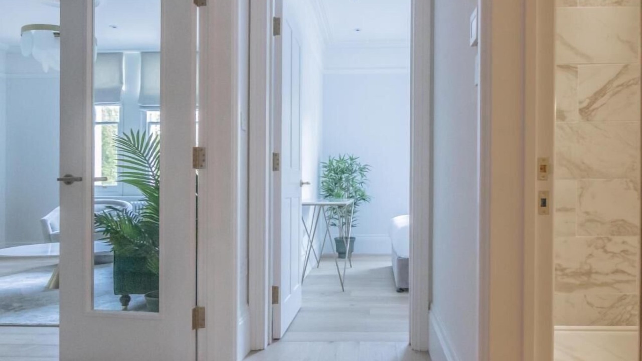 Photo of Others in Queen's Gate