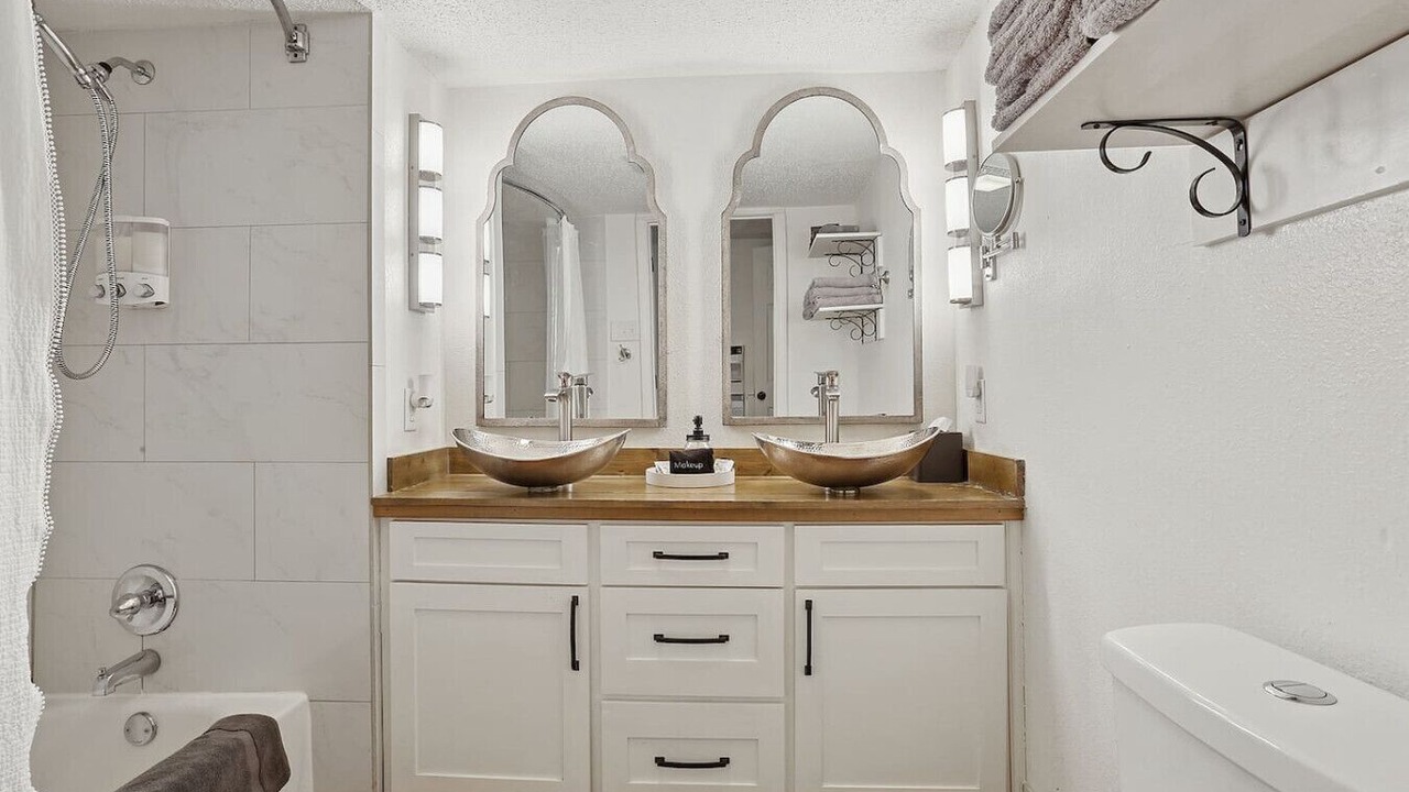 Photo of Bathroom in Tulane - Gravier