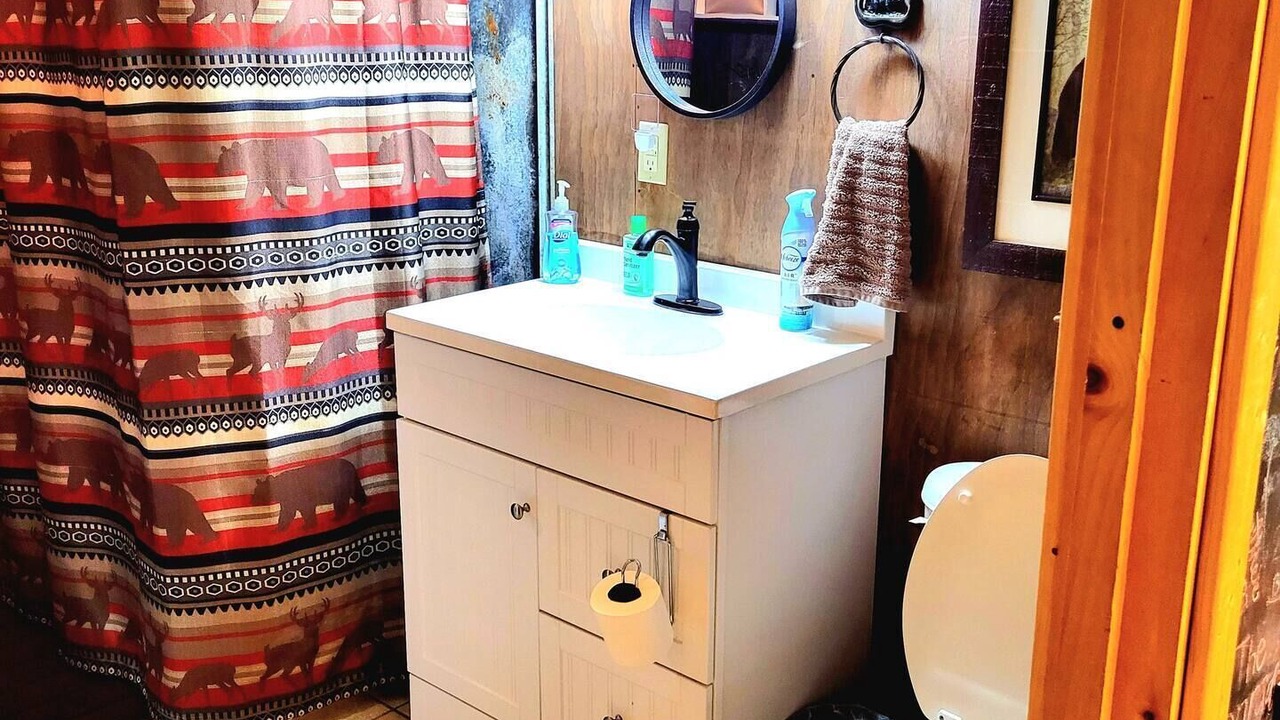 Photo of Bathroom in Flag Pond