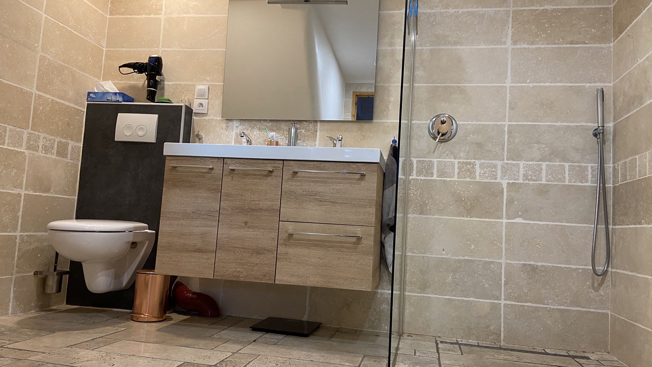 Photo of Bathroom in Enveitg