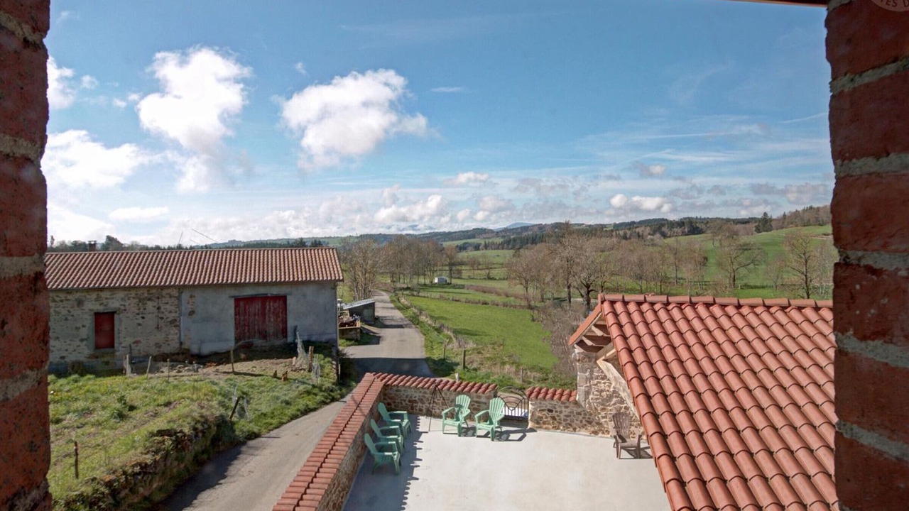 Photo of Patio Balcony in Saint-Hilaire-Cusson-la-Valmitte