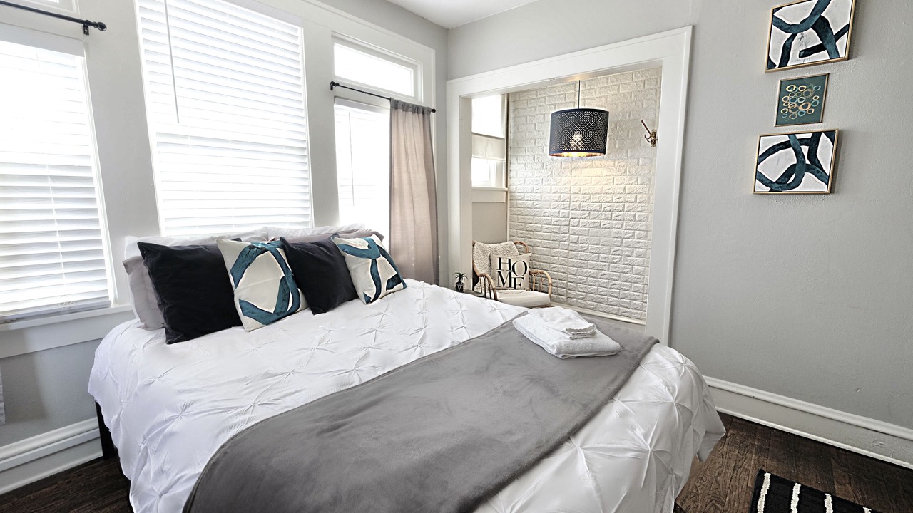 Photo of Bedroom in Lower Greenville