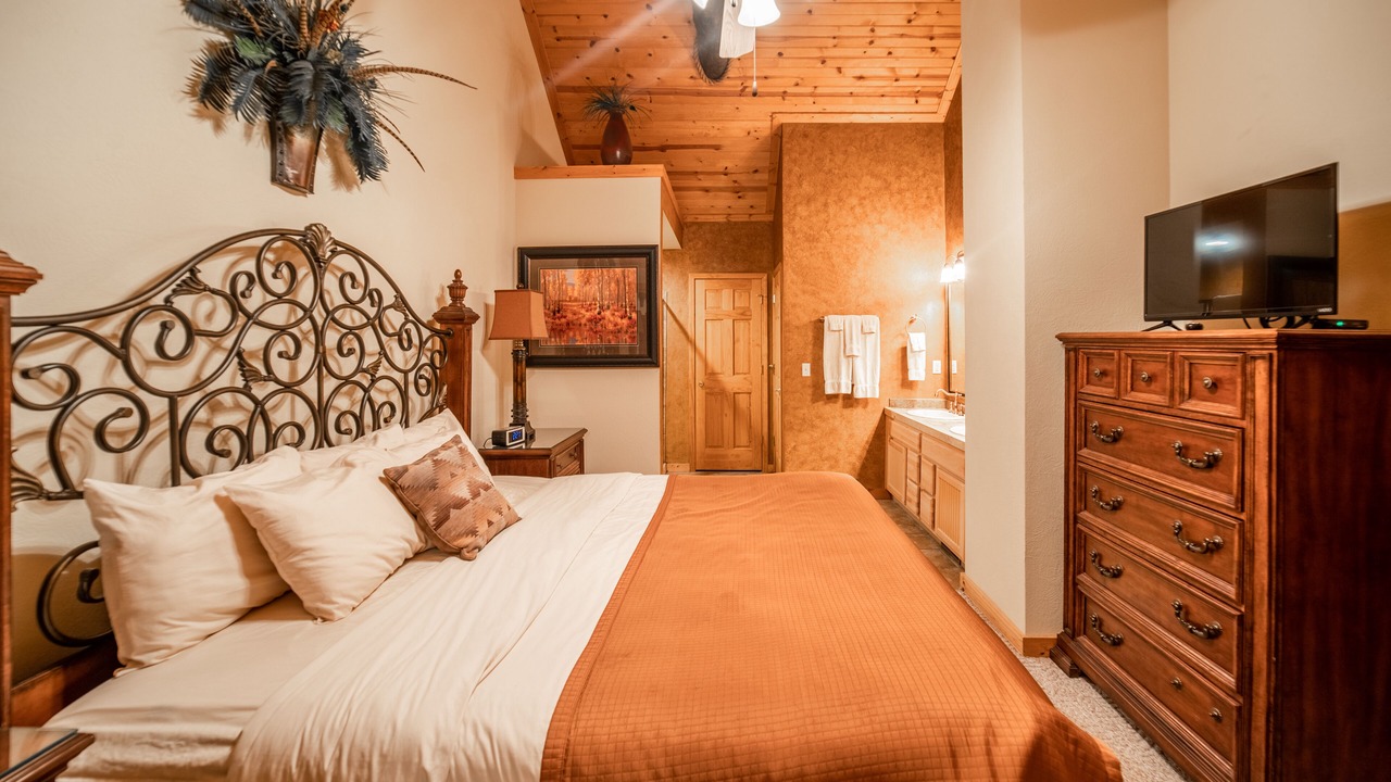 Photo of Bedroom in Branson Theater District