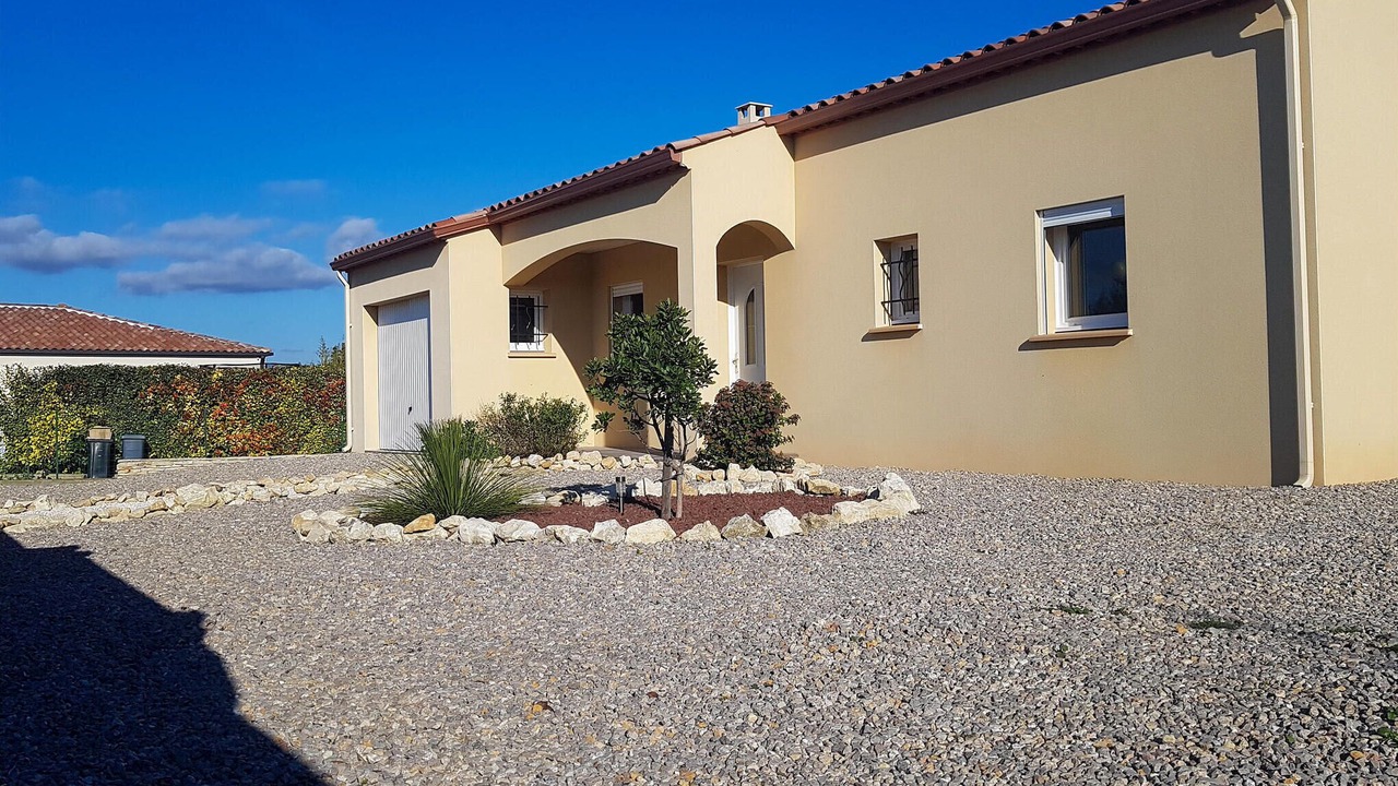 Photo of Others in Quarante