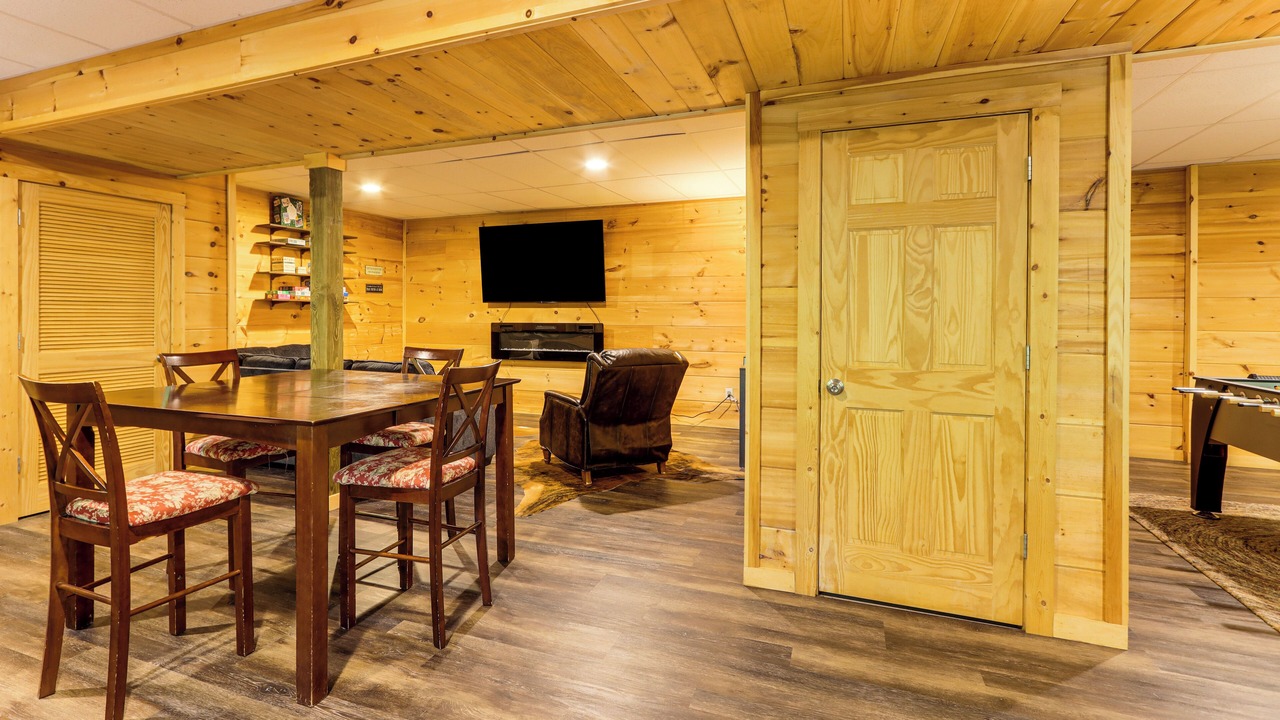 Photo of Bedroom in Walnut Mountain