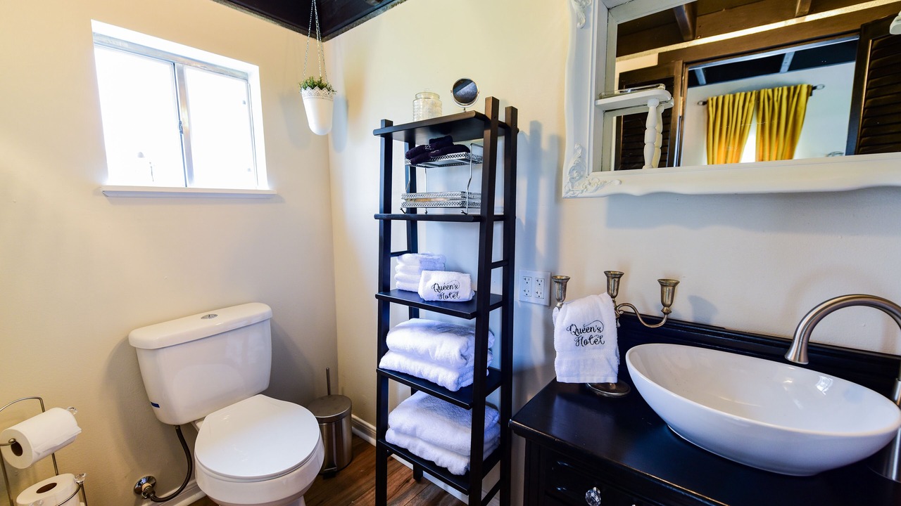 Photo of Bathroom in Round Top