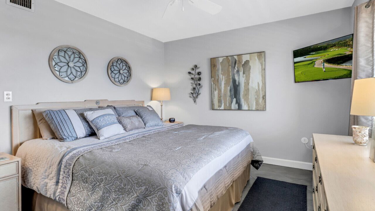 Photo of Bedroom in Vanderbilt Beach